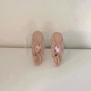 NWOT SoDanca  Ballet Slippers in Size 2